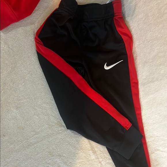 Nike Black and Red Athletic Set Kids 4T - Picture 6 of 11